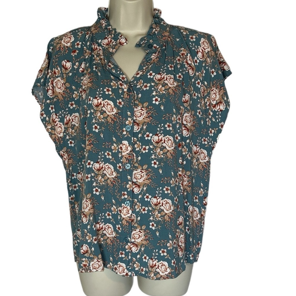 Floral sage green lightweight top with ruffle neck. Size S